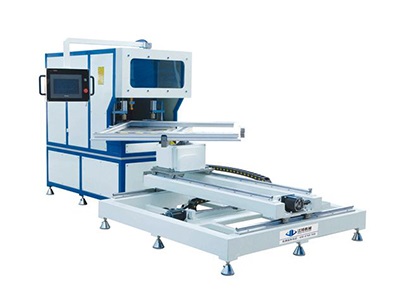 安装了星空xingkong(中国)六轴智能控制系统的书型礼盒生产线